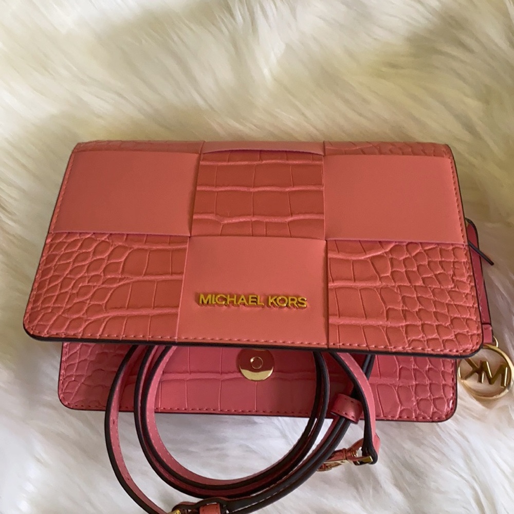 SALE‼️‼️‼️Michael Kors Mercer Clutch Crossbody bag. Color: Pink